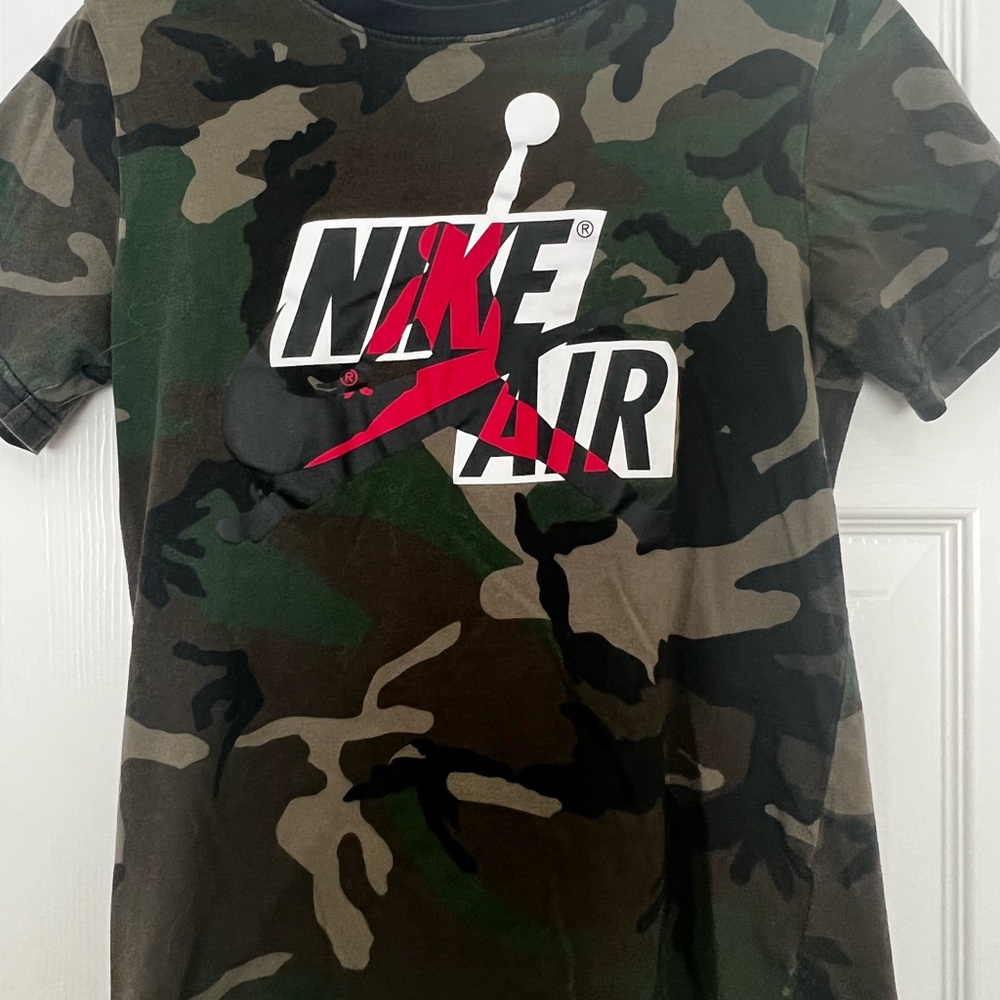 SOLD on another platform 2 Jordan boys t-shirts size large